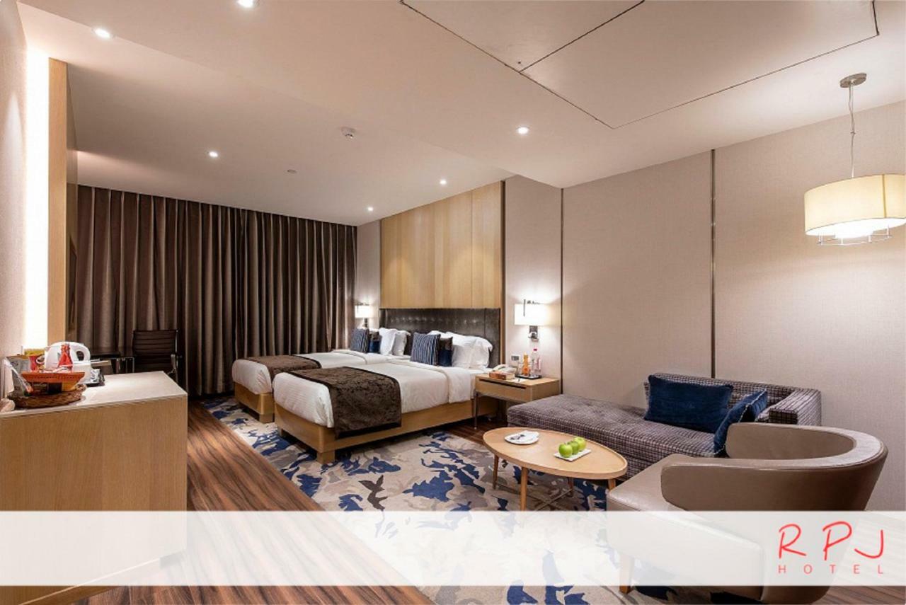 Rpj Hotel Rajkot Extérieur photo
