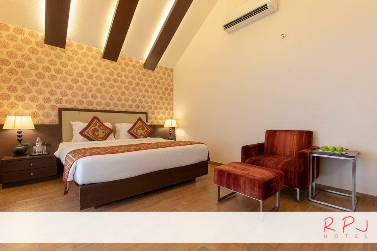Rpj Hotel Rajkot Extérieur photo