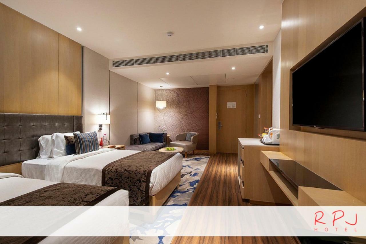Rpj Hotel Rajkot Extérieur photo