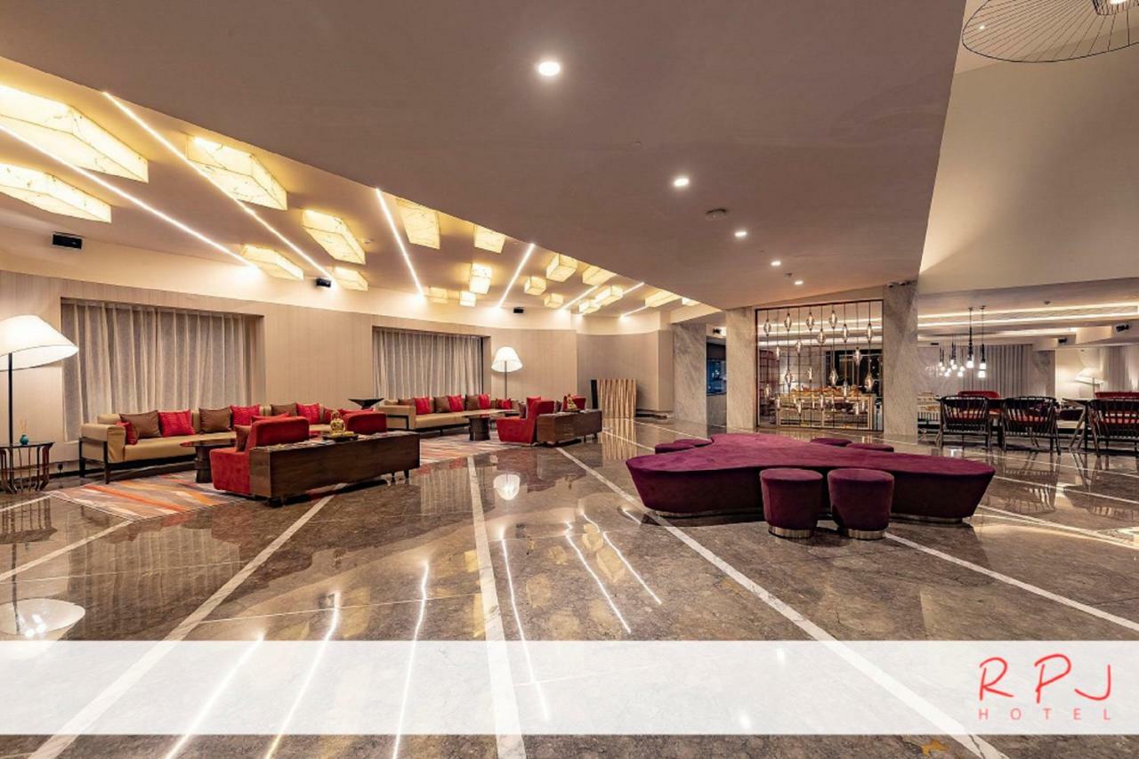 Rpj Hotel Rajkot Extérieur photo