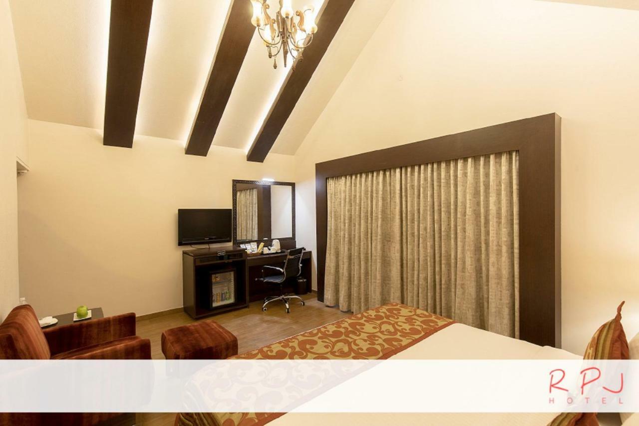 Rpj Hotel Rajkot Extérieur photo