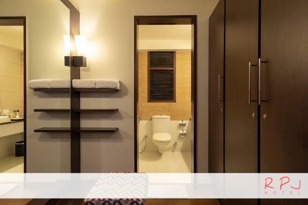 Rpj Hotel Rajkot Extérieur photo
