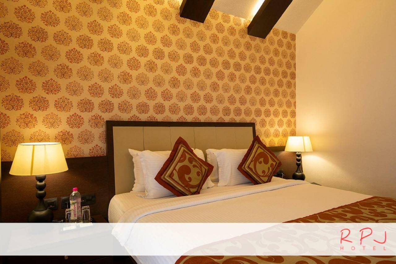 Rpj Hotel Rajkot Extérieur photo