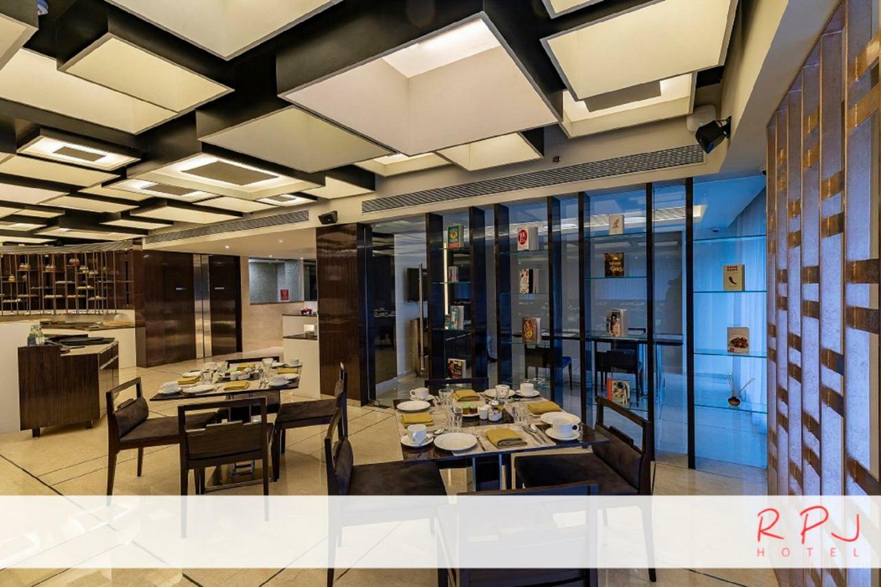 Rpj Hotel Rajkot Extérieur photo