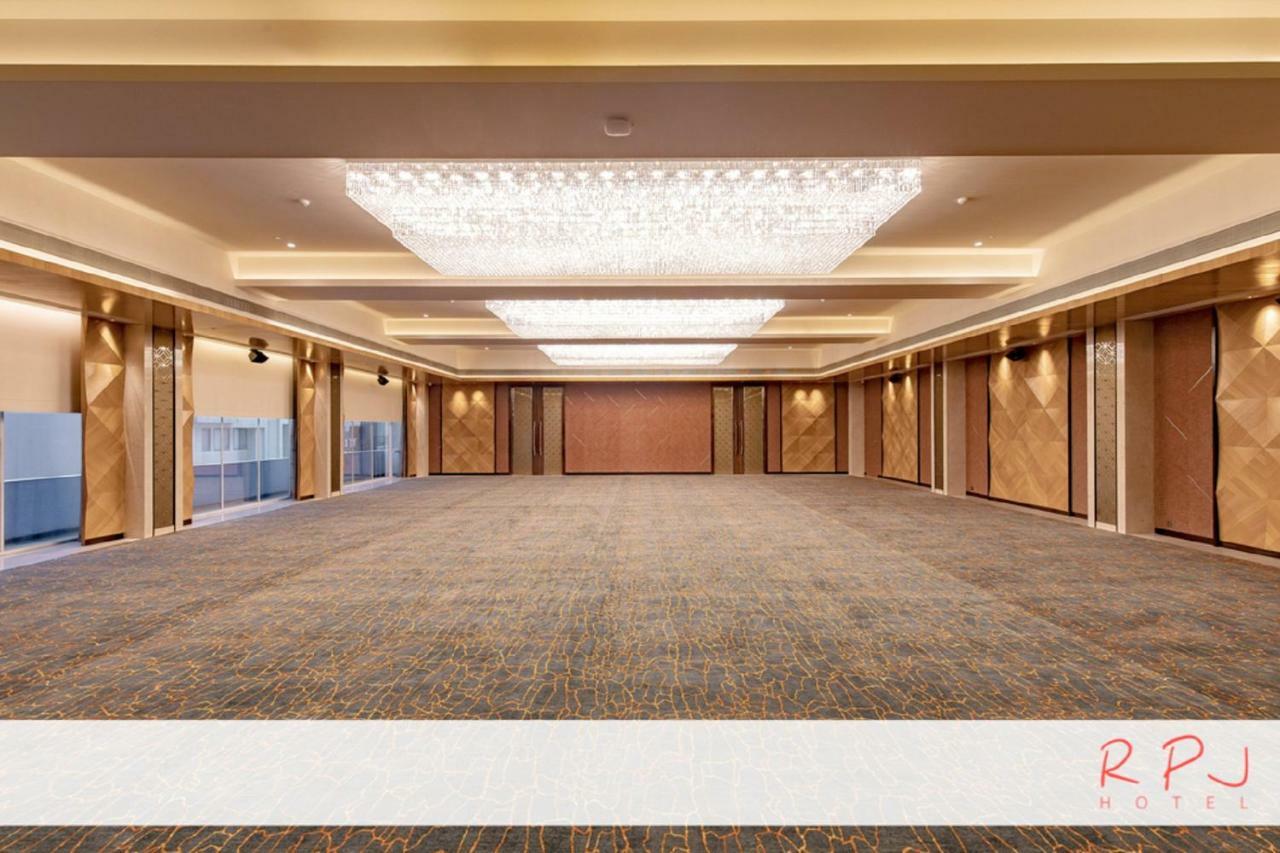 Rpj Hotel Rajkot Extérieur photo