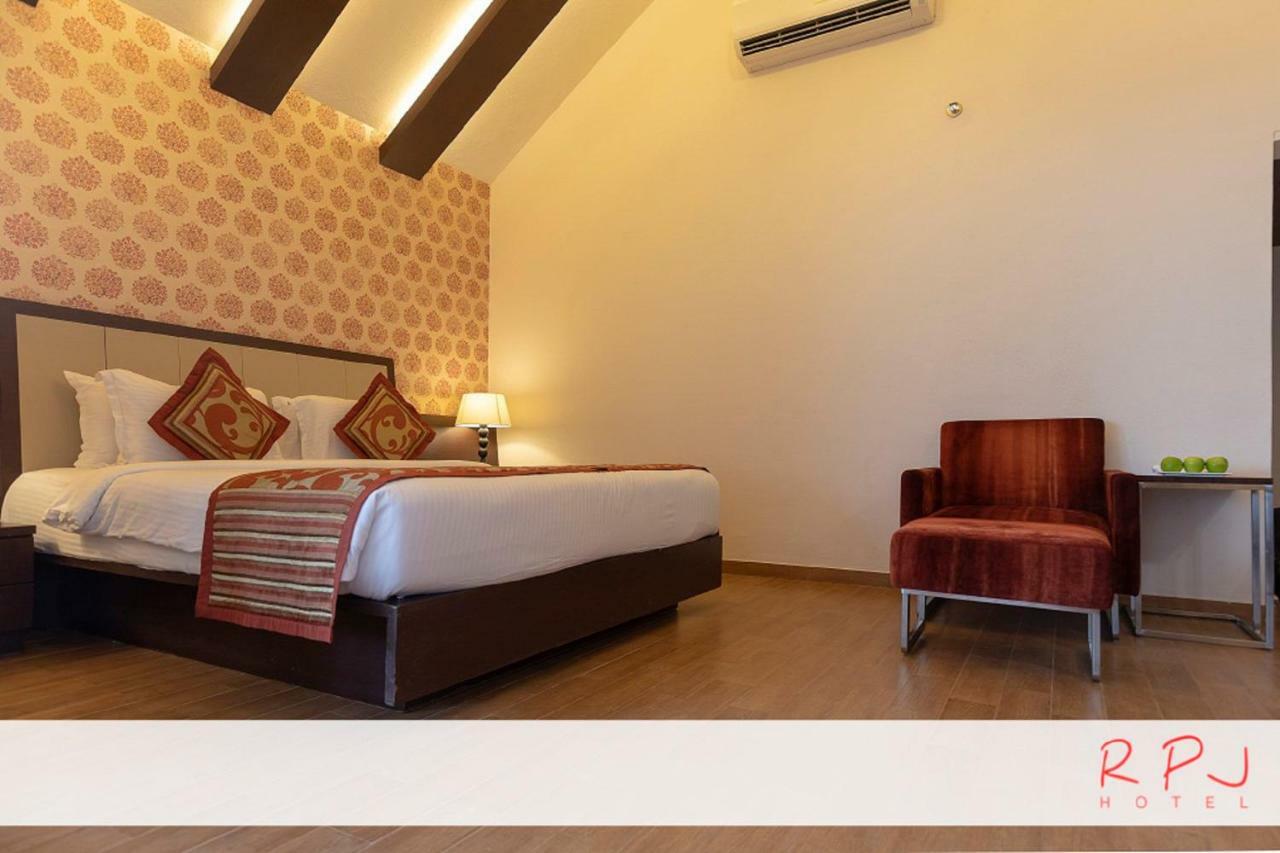 Rpj Hotel Rajkot Extérieur photo