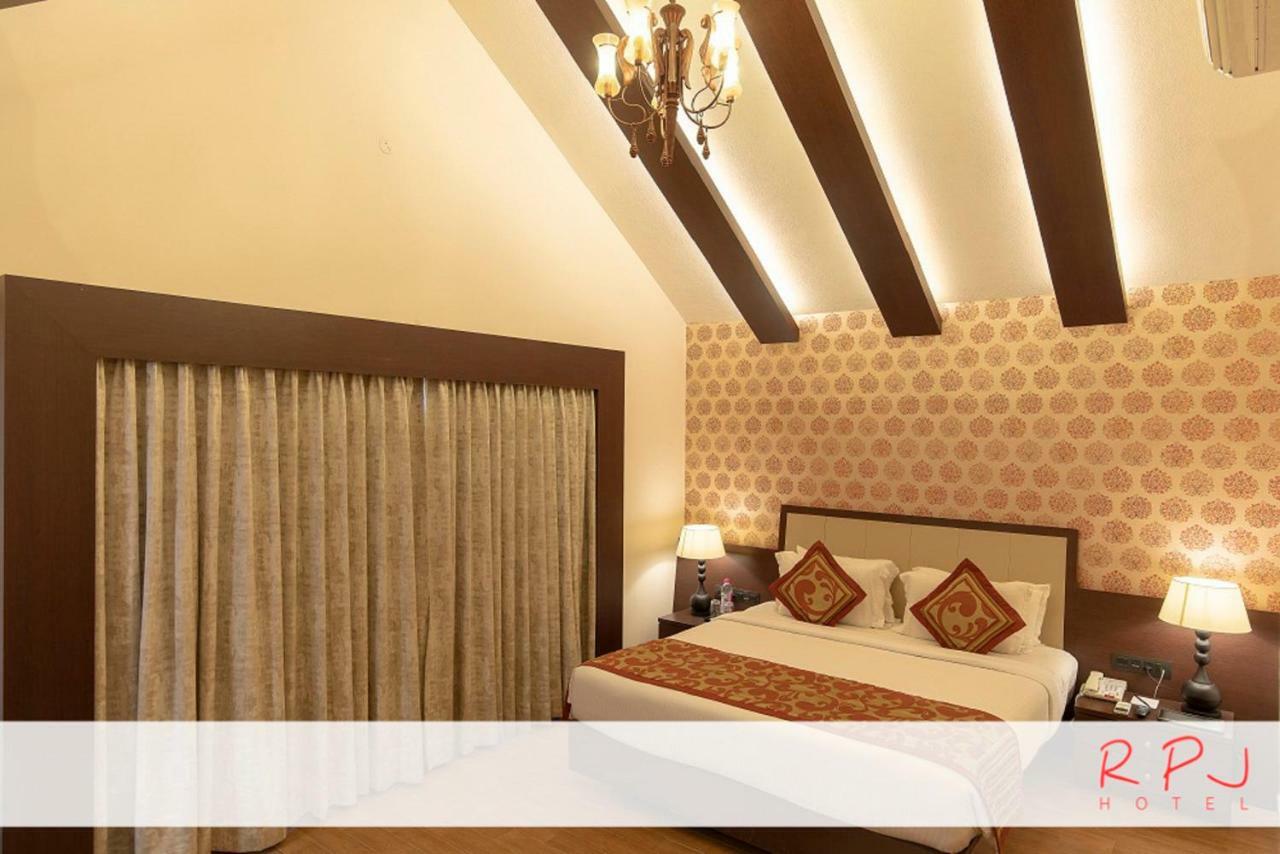 Rpj Hotel Rajkot Extérieur photo