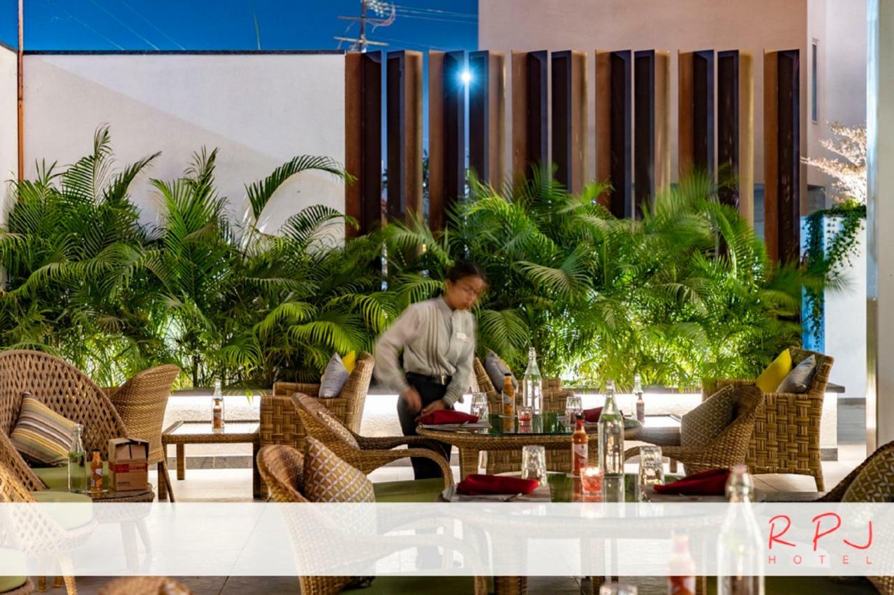 Rpj Hotel Rajkot Extérieur photo